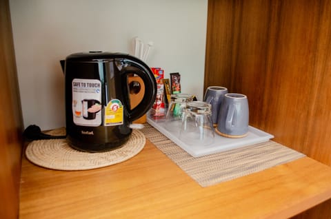 Deluxe Room, Sea View | Minibar, in-room safe, individually decorated, individually furnished