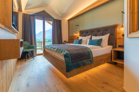 Basic Double Room | Hypo-allergenic bedding, minibar, in-room safe, desk