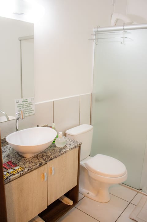 Standard Quadruple Room | Bathroom | Shower, free toiletries, towels