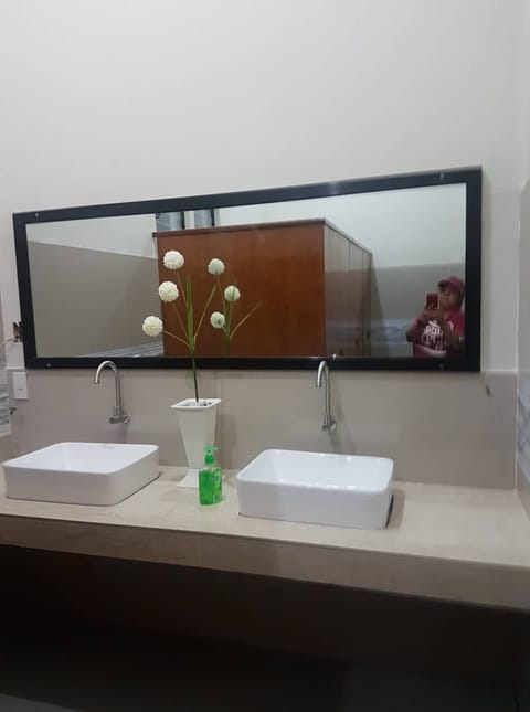 Premium Room | Bathroom | Shower, free toiletries, towels