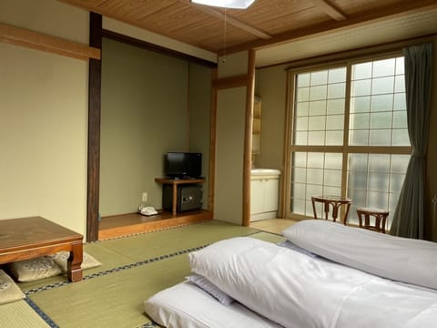 Japanese Style Room with Shared Bathroom | Free WiFi, bed sheets