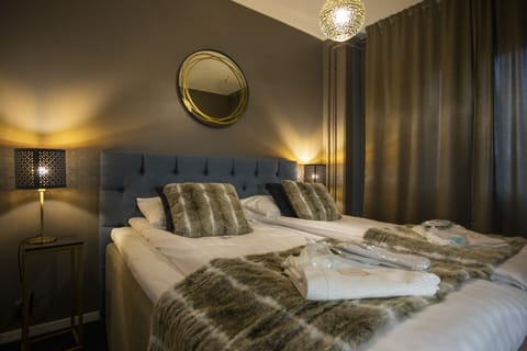 Deluxe Suite with Kitchen, Sauna & Balcony | Iron/ironing board, free WiFi, bed sheets