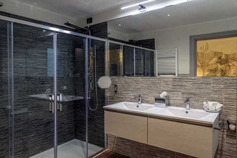 Luxury Suite, 1 King Bed | Bathroom | Shower, free toiletries, hair dryer, bathrobes