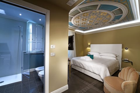 Comfort Room | Minibar, in-room safe, soundproofing, iron/ironing board