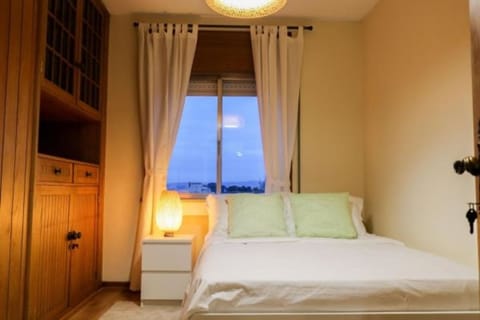 Double Room, Shared Bathroom, City View | Desk, soundproofing, iron/ironing board, free WiFi