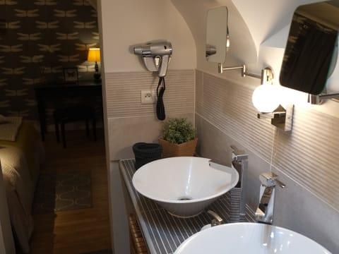 Double Room, Private Bathroom (Les Libellules) | Bathroom