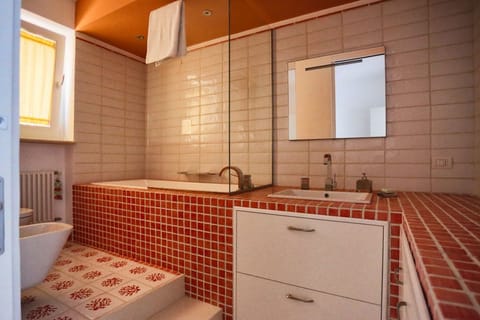 Exclusive Room, 1 Bedroom | Bathroom | Shower, free toiletries, hair dryer, bidet