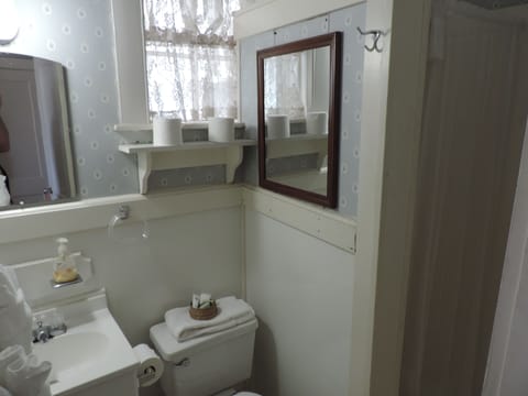 Standard Double Room, Ensuite (Amber) | Bathroom