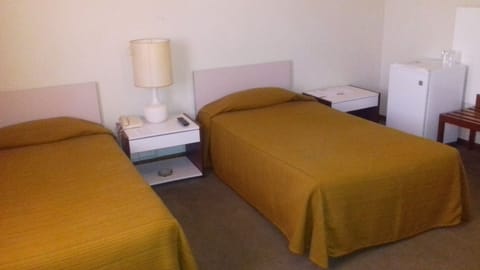 Twin Room, 2 Twin Beds | Minibar, free WiFi, bed sheets