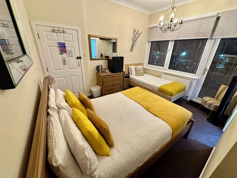 Small Family Room, Ensuite, Balcony (Room 5) | Free WiFi, bed sheets