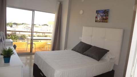 Desk, blackout drapes, iron/ironing board, free WiFi