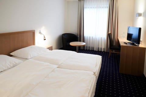 Hypo-allergenic bedding, in-room safe, desk, laptop workspace