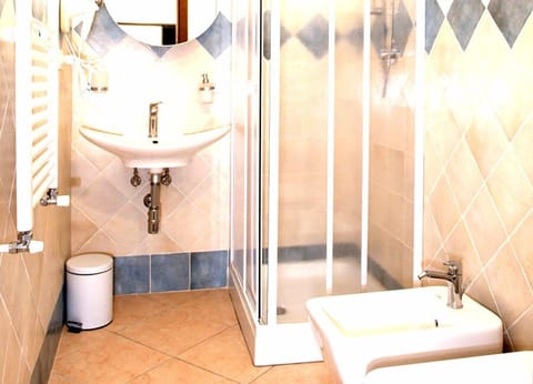 Double or Twin Room, Private Bathroom | Bathroom | Shower, free toiletries, hair dryer, bidet