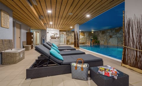 Indoor pool, sun loungers