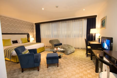 Executive Room with Skyline View | Premium bedding, minibar, in-room safe, desk