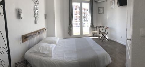 Double Room, Balcony, Sea Facing | Individually decorated, individually furnished, iron/ironing board