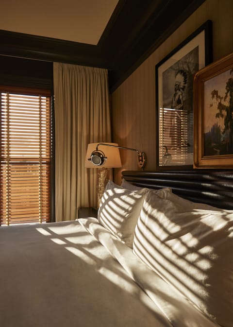 Egyptian cotton sheets, premium bedding, down comforters, pillowtop beds