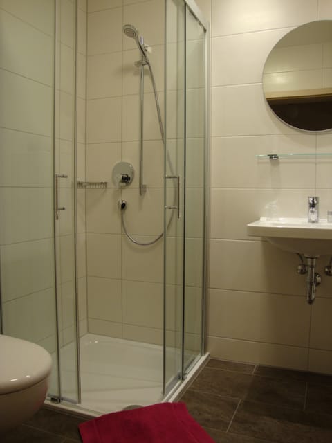 Basic Double or Twin Room | Bathroom | Shower, free toiletries, hair dryer, towels