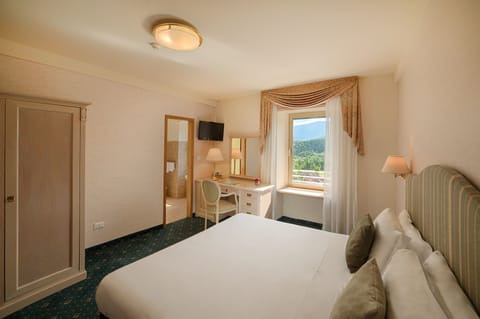 Economy Double Room, Lake View | Minibar, in-room safe, desk, free WiFi