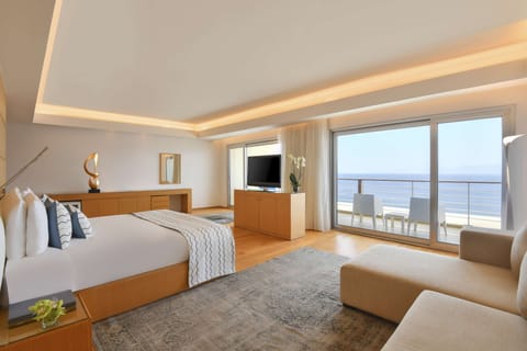 Royal Suite | Premium bedding, free minibar, in-room safe, desk