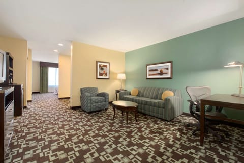 One king junior suite evolution room | In-room safe, individually decorated, individually furnished