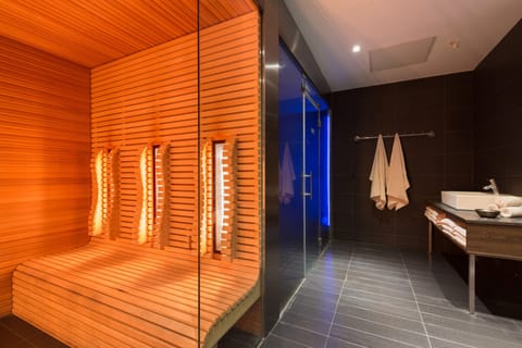 Couples treatment rooms, sauna, spa tub, steam room, Turkish bath