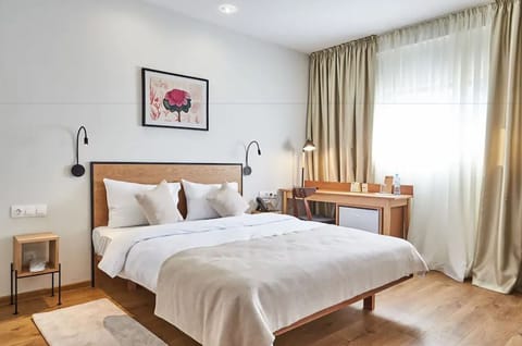 Family Room, Garden View | Premium bedding, pillowtop beds, minibar, in-room safe