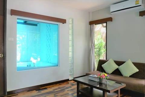 Beachfront Honeymoon Suite  | Living area | 32-inch flat-screen TV with cable channels, TV