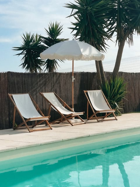 10 outdoor pools, sun loungers