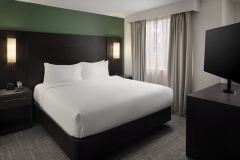 1 bedroom, desk, iron/ironing board, free cribs/infant beds