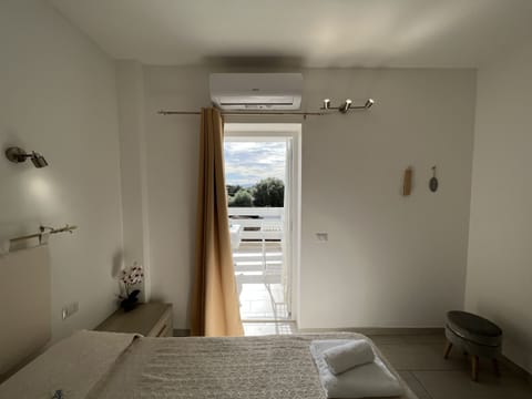 Classic Room (Molara) | Iron/ironing board, free WiFi, bed sheets