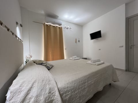 Classic Room (Molara) | Iron/ironing board, free WiFi, bed sheets