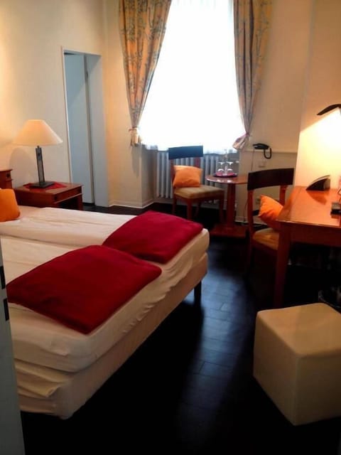 Comfort Double Room | In-room safe, individually decorated, individually furnished, desk