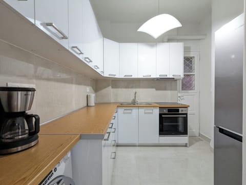 Apartment, 3 Bedrooms | Private kitchen | Full-size fridge, oven, stovetop, coffee/tea maker