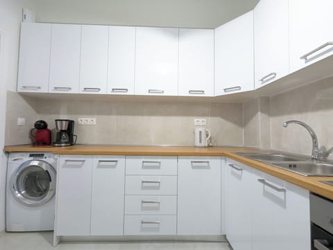 Apartment, 3 Bedrooms | Private kitchen | Full-size fridge, oven, stovetop, coffee/tea maker