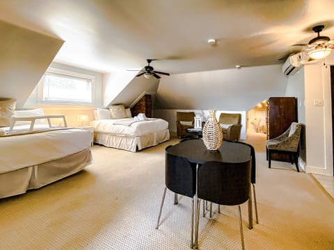 Executive Suite, 2 Queen Beds, Kitchenette | Individually decorated, free WiFi, bed sheets