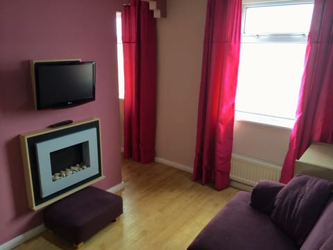 Suite, Sea View | In-room safe, iron/ironing board, cribs/infant beds, free WiFi