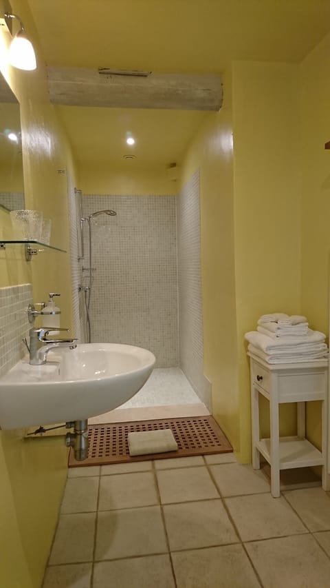 Room (Tilleul) | Bathroom | Hair dryer, slippers, towels