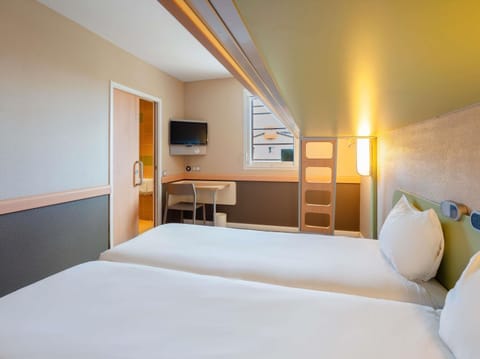 Desk, blackout drapes, soundproofing, free WiFi