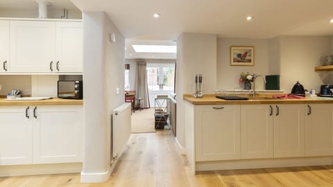 Kitchen, 14 Vineyard Street, Bolthole Retreats
