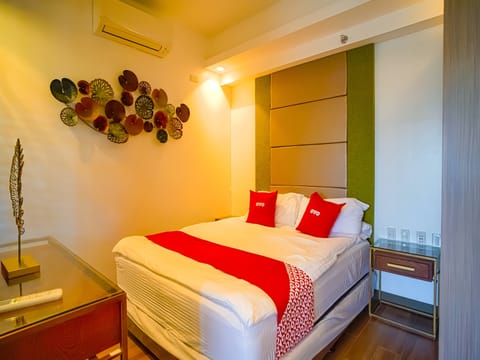 Signature Studio Suite | Free WiFi, bed sheets