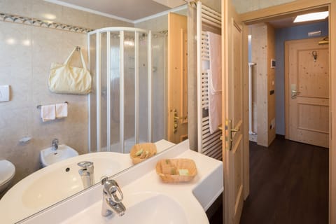 Superior Double or Twin Room | Bathroom | Free toiletries, hair dryer, bathrobes, slippers