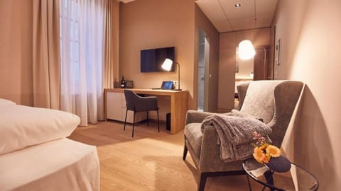 Classic Double Room | Free minibar, in-room safe, desk, soundproofing