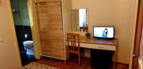 Economy Double Room Single Use, 1 Double Bed | Minibar, free WiFi