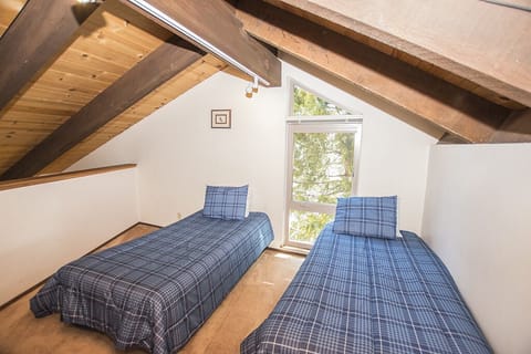 VI78Bedroom3Upstairs