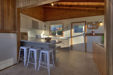 Panoramic House, 3 Bedrooms, Ocean View, Beachfront | Private kitchen | Full-size fridge, microwave, oven, stovetop