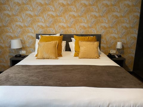 Superior Double Room (Le Club) | Desk, soundproofing, free WiFi, bed sheets