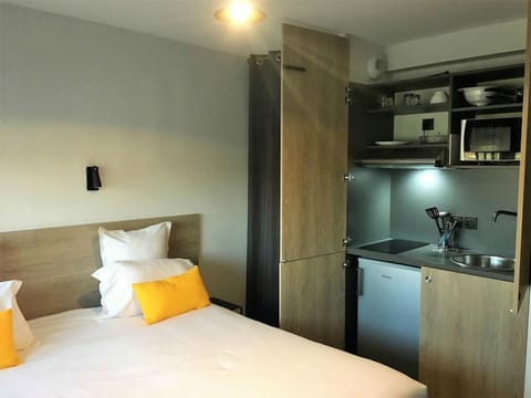 Comfort Double or Twin Room, Kitchenette | Private kitchenette