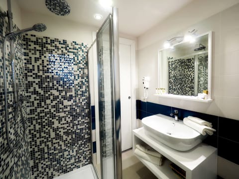 Comfort Double or Twin Room, Balcony, Partial Sea View | Bathroom | Shower, hair dryer, bidet, towels