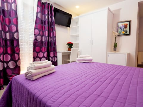 Deluxe Double Room, Balcony, Partial Sea View | In-room safe, soundproofing, free WiFi, bed sheets